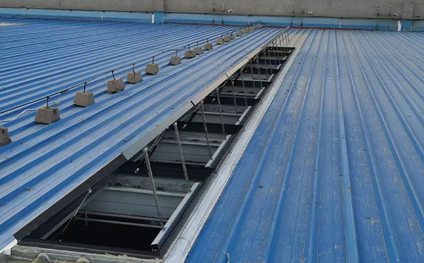 某城市大型商业综合体中庭吴忠排烟窗工程