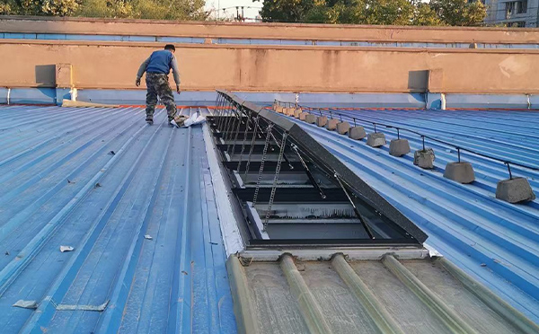 某区域性物流仓储中心吴忠排烟窗系统安装项目